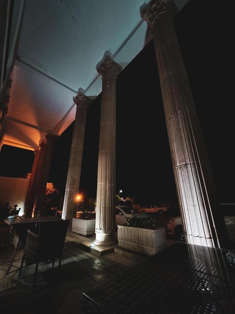 Trajan Hotel Timgad エクステリア 写真